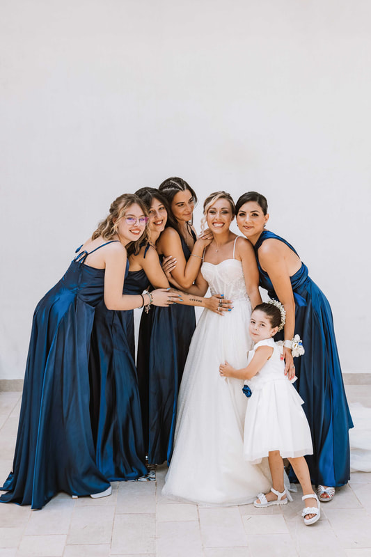 Unione e amicizia: la sposa e le sue damigelle in una foto indimenticabile matteo picarella fotografo