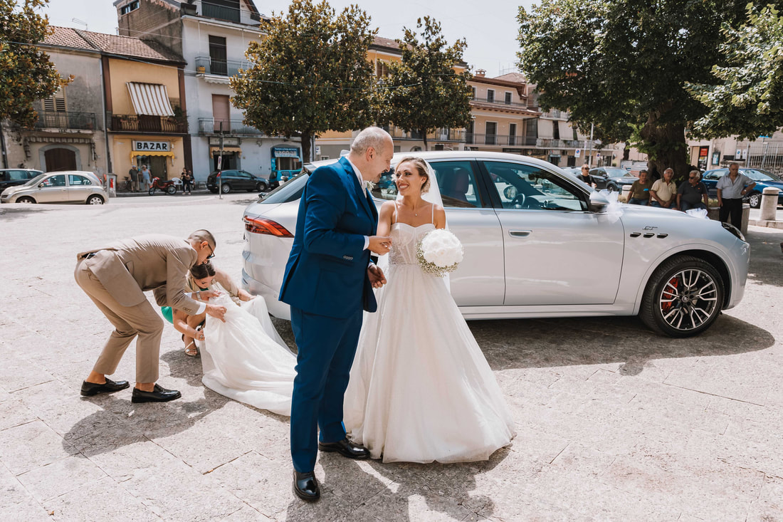 Momento di tenerezza: il padre della sposa e la figlia condividono un momento indimenticabile matteo picarella fotografo